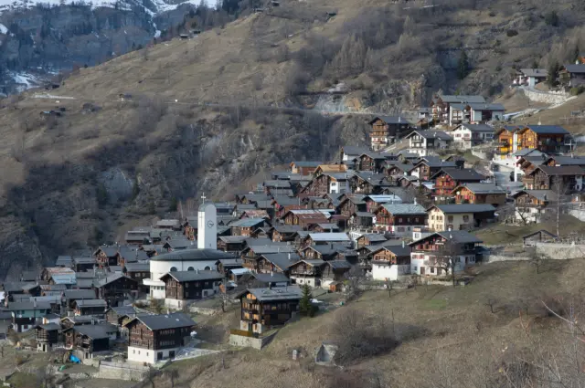 Albinen köyü taşınma teşviki