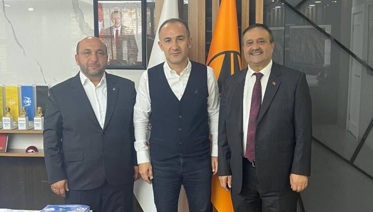 Alucra’da Trafik Güvenliği Güçleniyor: Kavşaklara Solar Flaşörlü Sinyalizasyon
