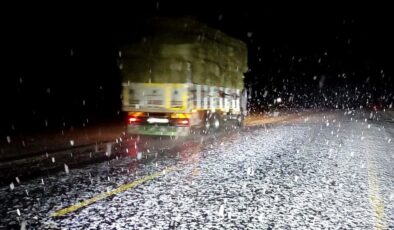 Ardahan’da Kar Yağışı Nedeniyle Yollarda Aksamalar Yaşanıyor