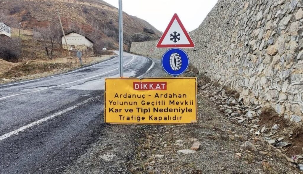 Ardanuç Ardahan yolu kapandı