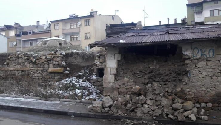 Tarihi Galer Hamamı Bakımsızlıktan Yıkılıyor