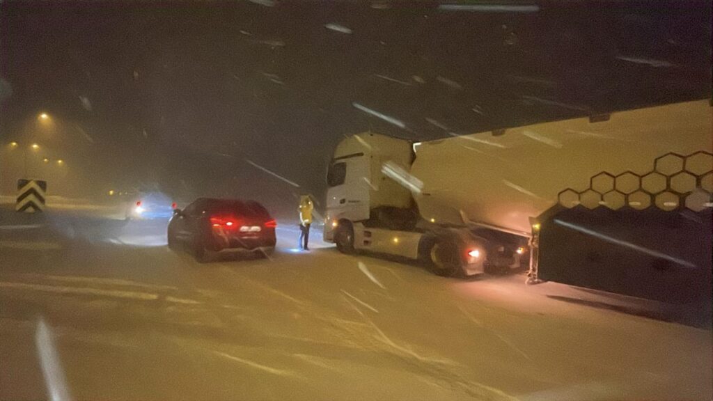 Bolu Dağı ağır tonajlı araçlara kapatıldı
