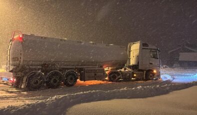 Bolu Dağı Ağır Tonajlı Araçlara Kapatıldı: Kar Kalınlığı 40 Santimetreyi Aştı