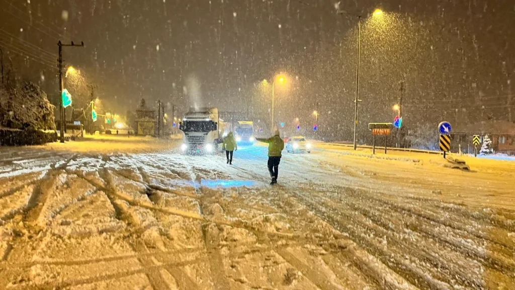 Bolu Dağı tır geçişi kapatıldı
