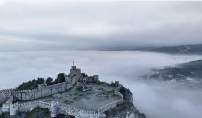 Boyabat Kalesi Bulutların Üzerinde: Sis Altındaki Masalsı Görüntü Büyüledi