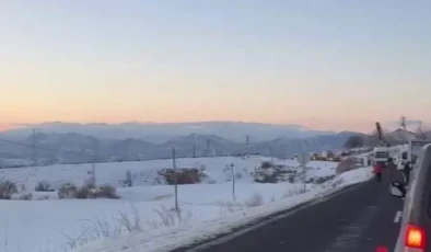 Diyarbakır-Bingöl yolunda buzlanma kazası: Tır devrildi