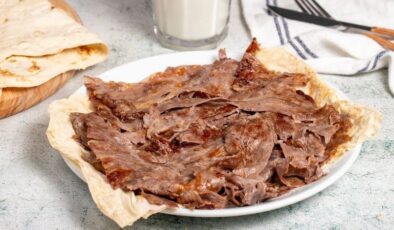 Evde Döner Tarifi: Dışarıdakilerden Daha Lezzetli Et Döner Nasıl Yapılır?