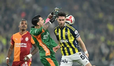 Fenerbahçe-Galatasaray Derbisi’nde Kazanan Çıkmadı: Zirve Alev Aldı