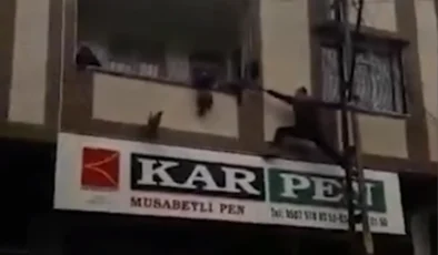 Gaziantep’te Kahramanlık Anı: Balkonda Asılı Kalan Çocuğu Direğe Tırmanarak Kurtardı!