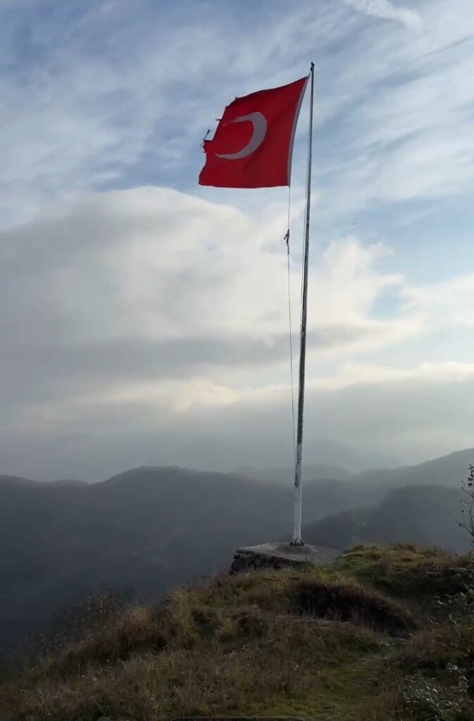 Giresun Karınca Kalesi bayrak
