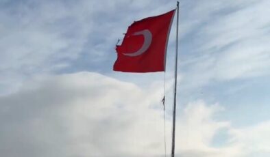 Karınca Kalesi’ndeki Yıpranan Bayrak Değişim İçin Bekliyor