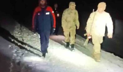 Gümüşhane Yaylasında Karla Mücadele: 4 Kişi Donmaktan Son Anda Kurtarıldı