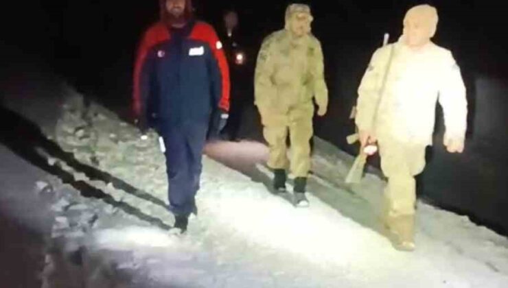 Gümüşhane Yaylasında Karla Mücadele: 4 Kişi Donmaktan Son Anda Kurtarıldı