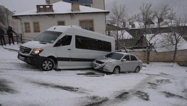 Gümüşhane’de kar ve buzlanma hayatı durma noktasına getirdi