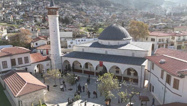 Yeniden İnşa Edilen Habibi Neccar Camii Ziyaretçi Akınına Uğruyor
