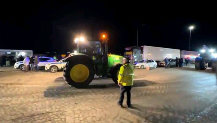 İpsala Sınır Kapısı Kapandı: Yunan Çiftçiler Traktörlerle Yolu Kesti