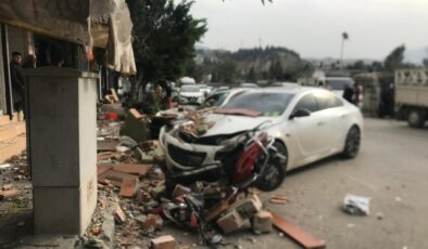 Şiddetli Fırtına: İskenderun’da Yıkılan Duvar 4 Araca Zarar Verdi
