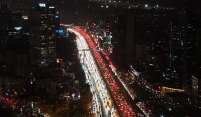 İstanbul’da Trafik Durma Noktasında: Yağmur Yoğunluğu Yüzde 90’a Çıkardı