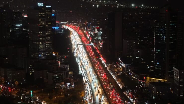 İstanbul’da Trafik Durma Noktasında: Yağmur Yoğunluğu Yüzde 90’a Çıkardı