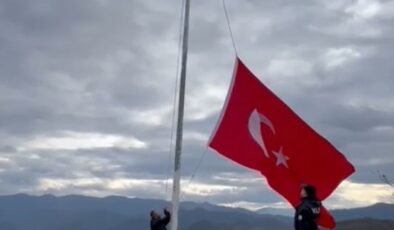 Karınca Kalesi’ndeki Yıpranan Türk Bayrağı Vali Talimatıyla Yenilendi