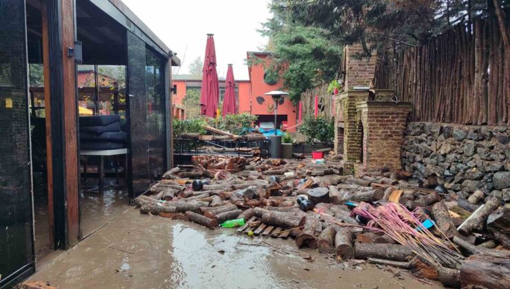Sarıyer Kilyos Tüneli İnşaatında Yol Çöktü: Restoranı Sel Suları Bastı