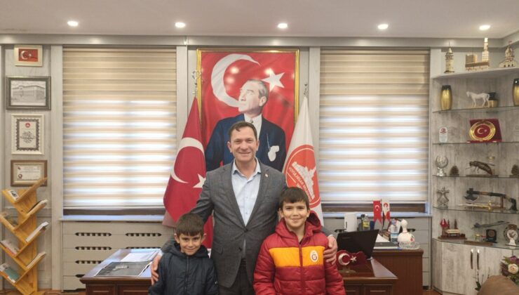 Koyulhisar’da öğrencilerden belediyeye anlamlı ziyaret