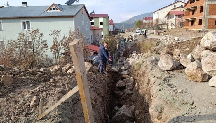 Koyulhisar’da Yol Güvenliği Güçlendi: İstinat Duvarı Çalışmaları Tamamlandı