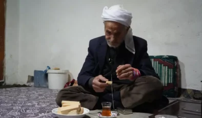 Muşlu Rüstem Dede’nin Sırrı: 50 Yıldır Sadece Çay ve Gofretle Yaşıyor!