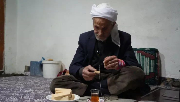 Muşlu Rüstem Dede’nin Sırrı: 50 Yıldır Sadece Çay ve Gofretle Yaşıyor!