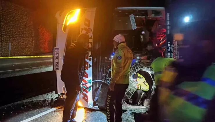 Osmaniye D-400 Karayolu’nda Yolcu Otobüsü Devrildi: 3 Yaralı