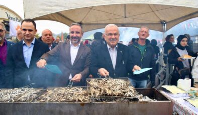 Ordu Perşembe’de 6. Hamsi Festivali Coşkusu: Tonlarca Hamsi İkram Edildi