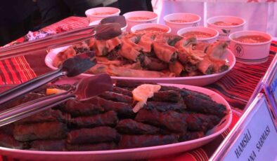 Rize’de Hamsi Festivali’ne Hamsili Döner ve Hamsili Su Böreği Damga Vurdu