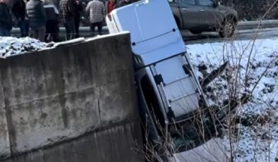 Şalpazarı Çevre Yolu Ayrımı Dereköy Yolunda Kaza: Araç İstinat Duvarından Uçtu