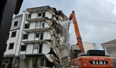 SON DAKİKA Sındırgı’da Depremin İzleri Siliniyor Riskli 18 Bina Hızla Yıkıldı