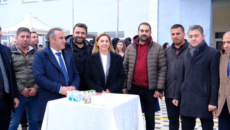 Şiran Belediyesi’nden Üniversite Öğrencilerine Sucuk-Ekmek İkramı