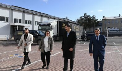 Suşehri’nde Çocukların Neşesi: Gezen Sinema Tırı Ziyareti