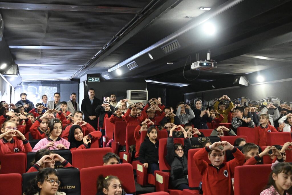 Suşehri Gezen Sinema Tırı