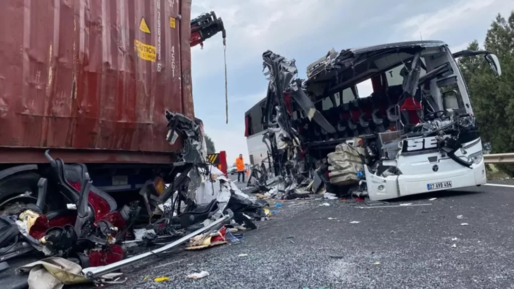 TAG Otoyolu tır kazası