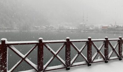 Uzungöl Karla Beyaza Büründü: Kar Kalınlığı 15 Santimetreye Ulaştı