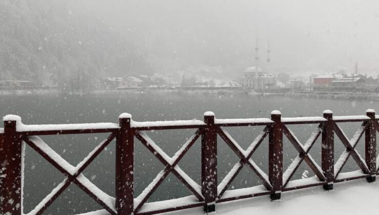 Uzungöl Karla Beyaza Büründü: Kar Kalınlığı 15 Santimetreye Ulaştı