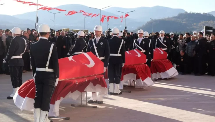 Türkiye, Yalova’da şehit düşen polisleri son yolculuğuna uğurluyor