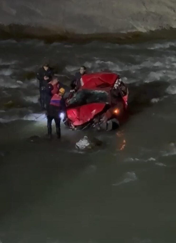 Zap Suyu’na düşen otomobil