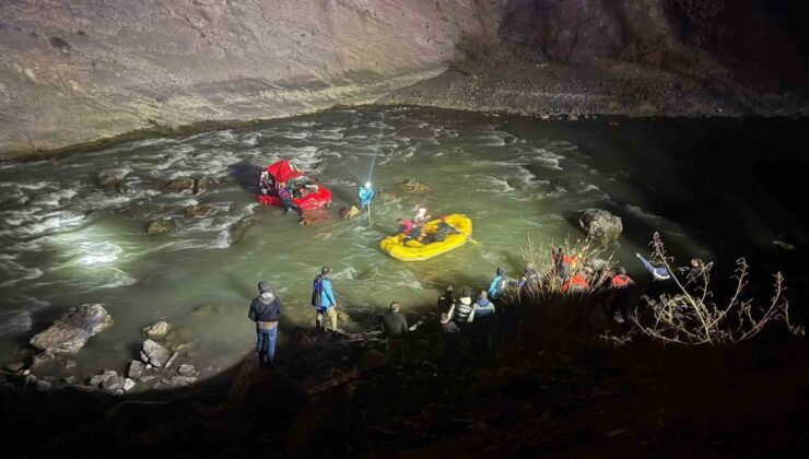 Kontrolden çıkan otomobil Zap Suyu’na uçtu