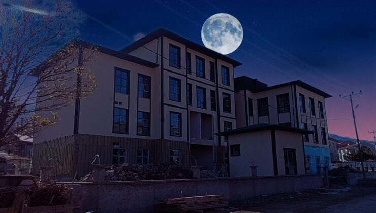 Çamoluk Semalarında Göksel Şölen: Dolunaydan Hilale Geçiş