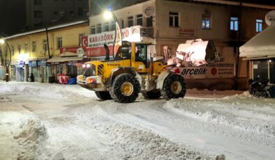 Alucra’da karla mücadele çalışmaları aralıksız sürüyor