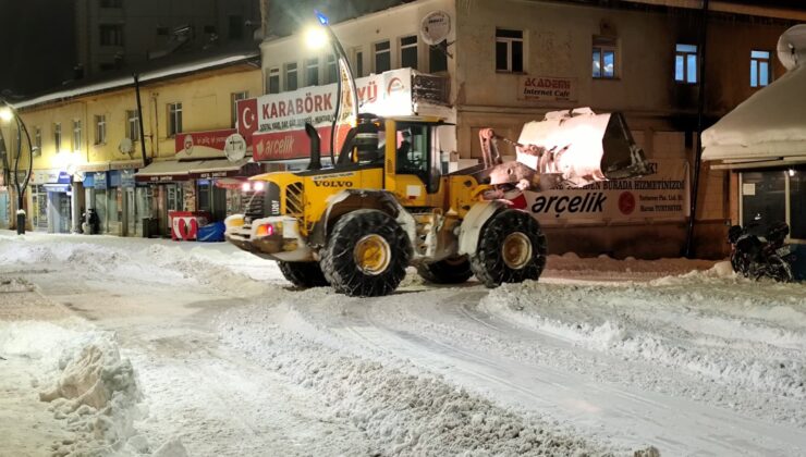 Alucra’da karla mücadele çalışmaları aralıksız sürüyor