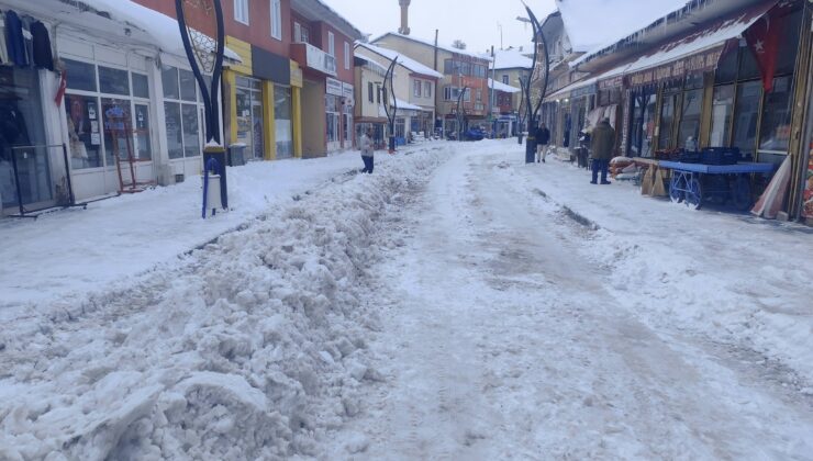 Alucra’da Yoğun Kar Yağışı Sonrası Ekiplerden Kesintisiz Mücadele