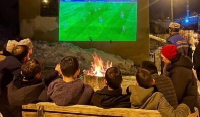 Alucra’da dondurucu soğukta futbol şöleni