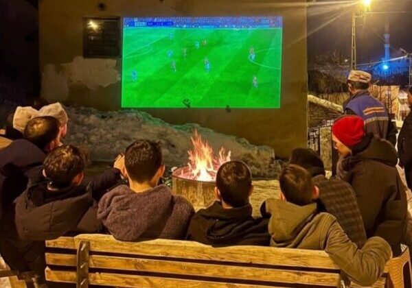 Alucra’da dondurucu soğukta futbol şöleni
