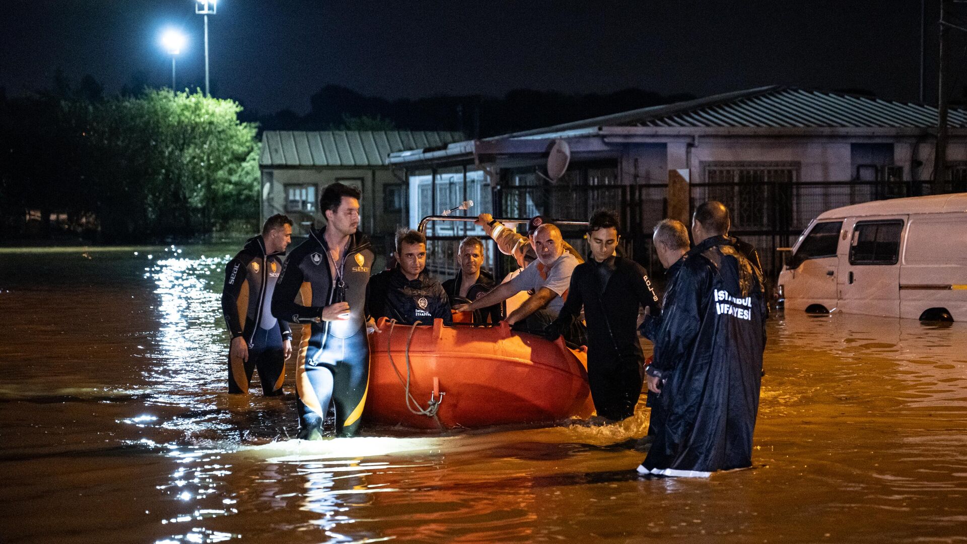 Arnavutköy’de Sağanak Etkili Oldu